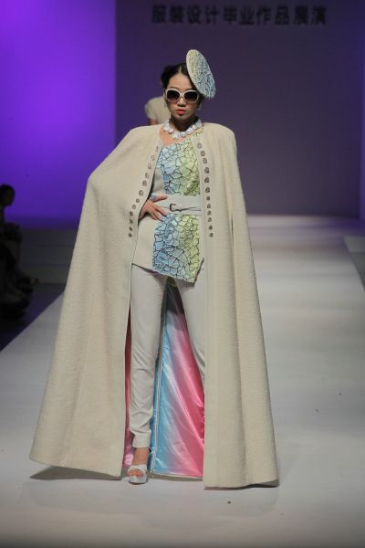 6号选手陈思茵、谭荣美设计作品《烙下的痕迹》 6号选手陈思茵、谭荣美设计作品《烙下的痕迹》